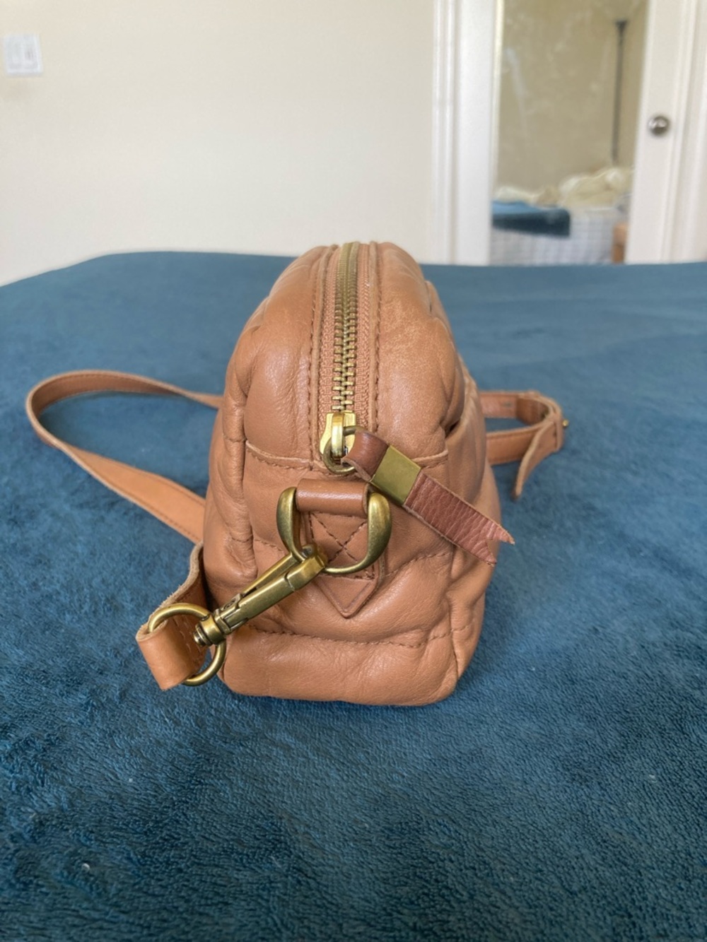 Madewell The Transport Camera Bag: Puff Edition - Picture 4 of 16